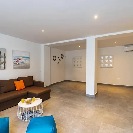 Ereza Villa Aqualava II Villa *